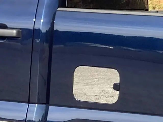 Qaa Polished Gas Door Trim 1Pc Fits 23-26 Super Duty Super Cab 1